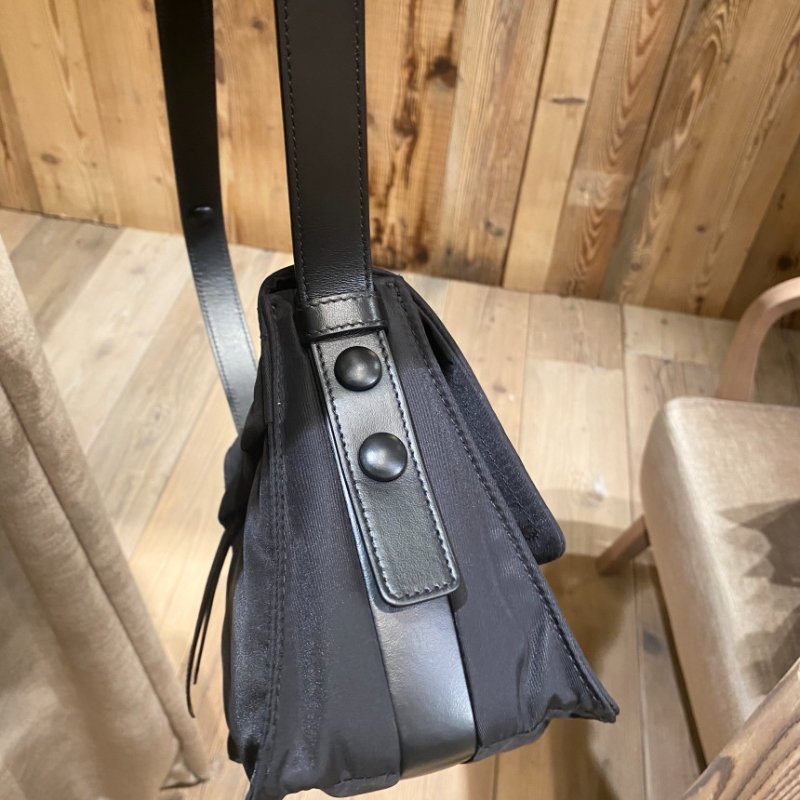 🎉新品好折扣✨Prada 1BD313 Traveller 小款夾棉 Re-Nylon 郵差包 黑色-4