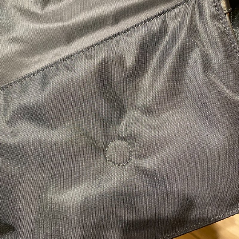 🎉新品好折扣✨Prada 1BD313 Traveller 小款夾棉 Re-Nylon 郵差包 黑色-8