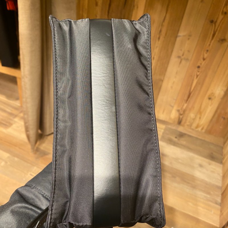 🎉新品好折扣✨Prada 1BD313 Traveller 小款夾棉 Re-Nylon 郵差包 黑色-9