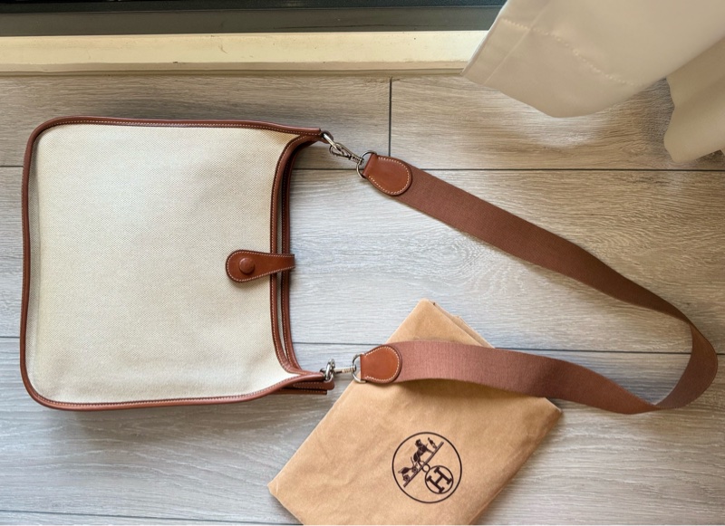 愛馬仕伊芙琳Hermes Evelyne29帆布拼馬鞍皮銀釦/愛馬仕帆布拼皮肩背包-1