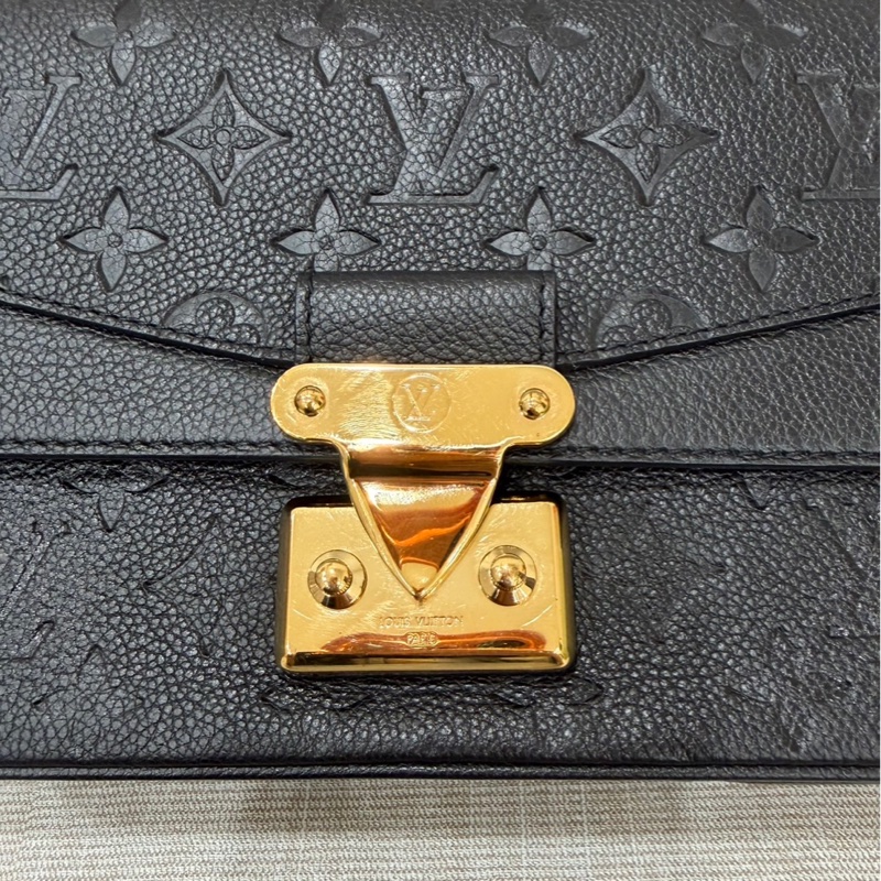 LV Marceau 壓花粒面牛皮鎖釦翻蓋肩背包 斜背包-19