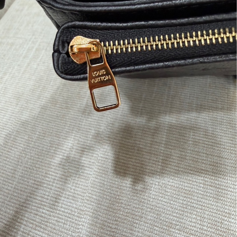 LV Marceau 壓花粒面牛皮鎖釦翻蓋肩背包 斜背包-27