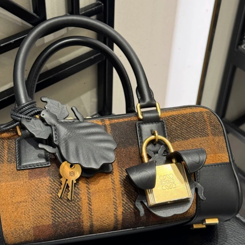 🎉新品好折扣✨Loewe Amazona 23 Cropped Bag 格紋麂皮與 Nappa 小牛皮包 棕色-4