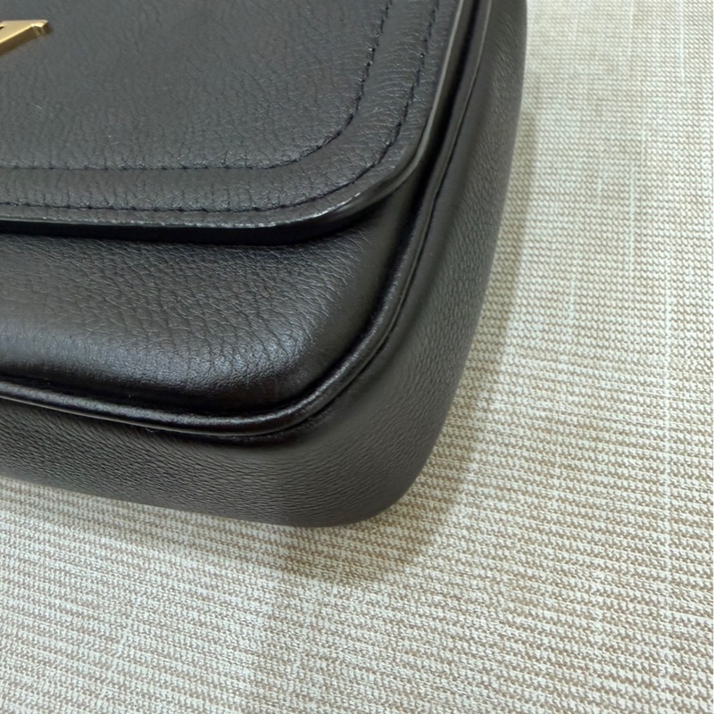 LV M22303新款 LockMe East West 鏈條包 肩背包 斜背包 黑金#晶片款#-9