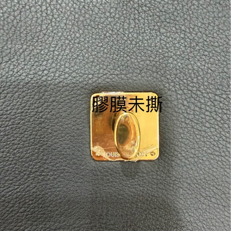 LV M22303新款 LockMe East West 鏈條包 肩背包 斜背包 黑金#晶片款#-23