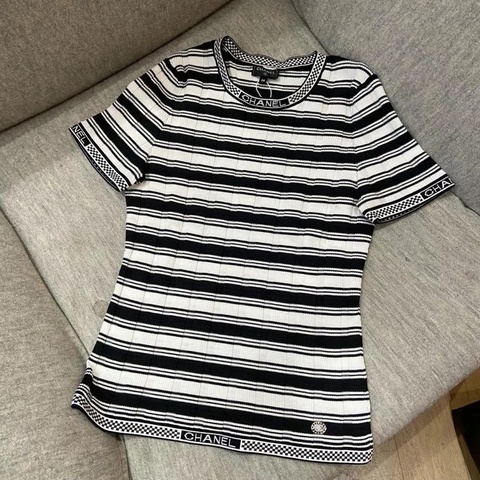 Chanel 條紋針織上衣 Jennie 同款
