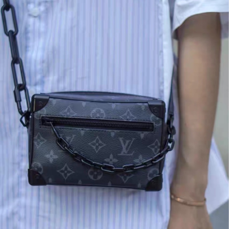 爆款低價出🕶️99新🤩Lv黑武士SoftTrunk盒子包單肩斜挎包-1