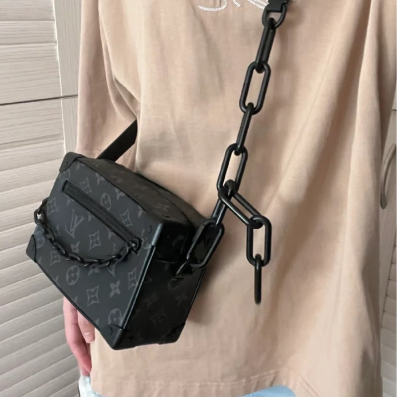 爆款低價出🕶️99新🤩Lv黑武士SoftTrunk盒子包單肩斜挎包-2