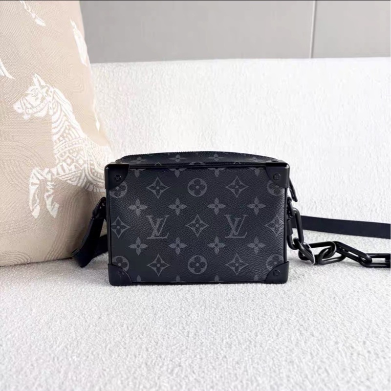 爆款低價出🕶️99新🤩Lv黑武士SoftTrunk盒子包單肩斜挎包-4