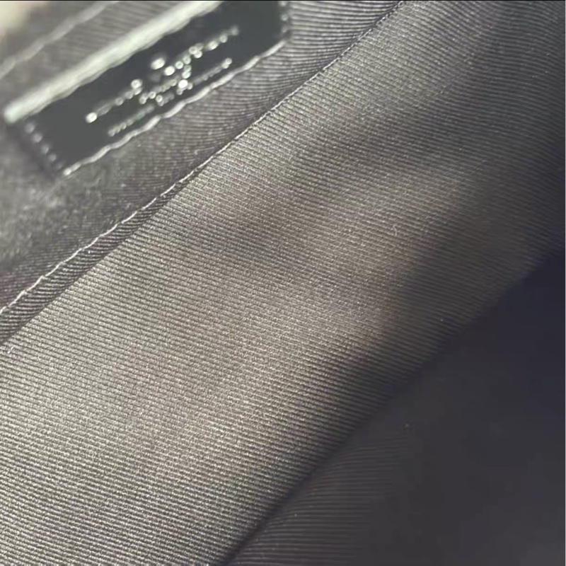 爆款低價出🕶️99新🤩Lv黑武士SoftTrunk盒子包單肩斜挎包-9