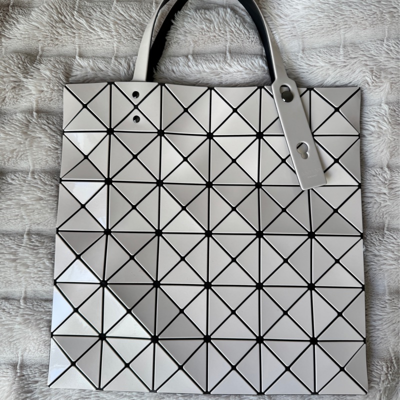 三宅一生6X6米色-1