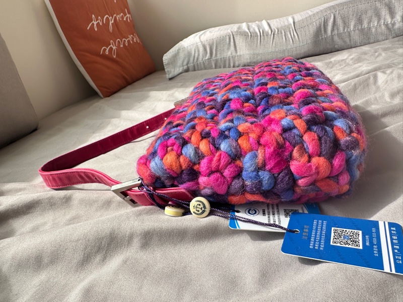 ✨1萬5帶走✨超稀有限量FENDI珐瑯扣彩色編織法棍包-3