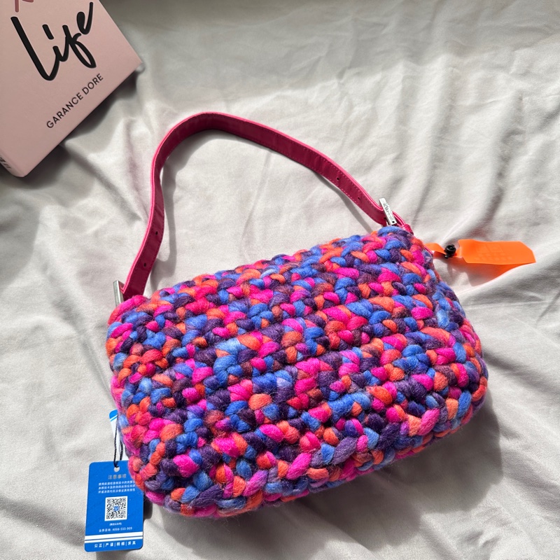 ✨1萬5帶走✨超稀有限量FENDI珐瑯扣彩色編織法棍包-6