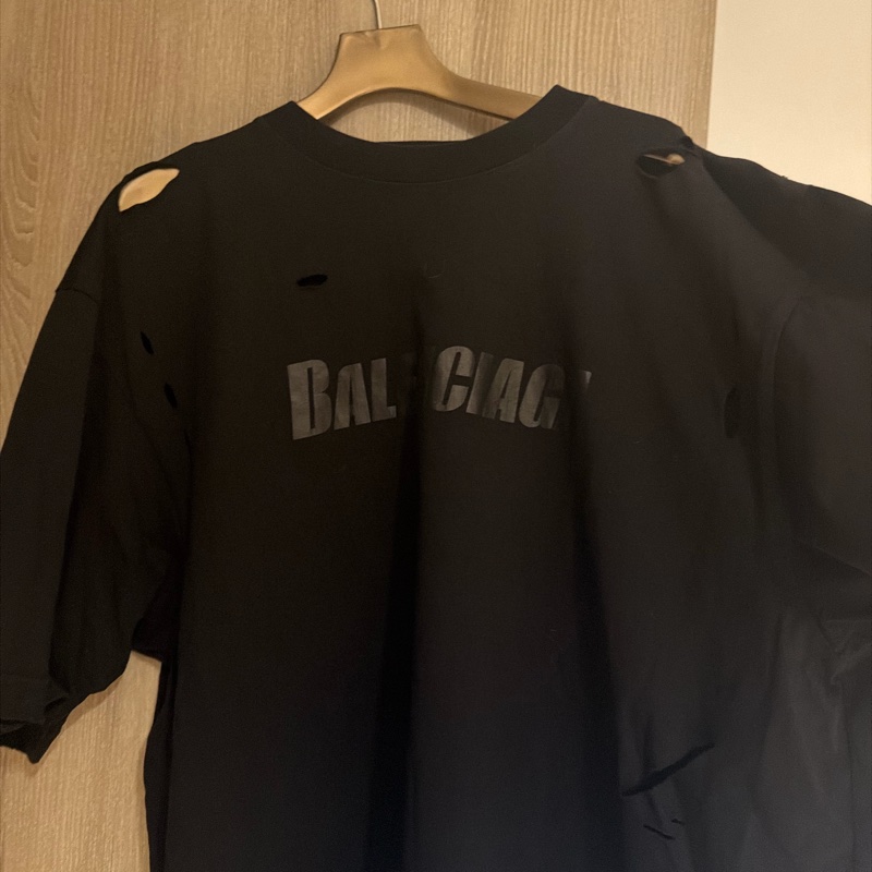 baleciaga  t shirt-1