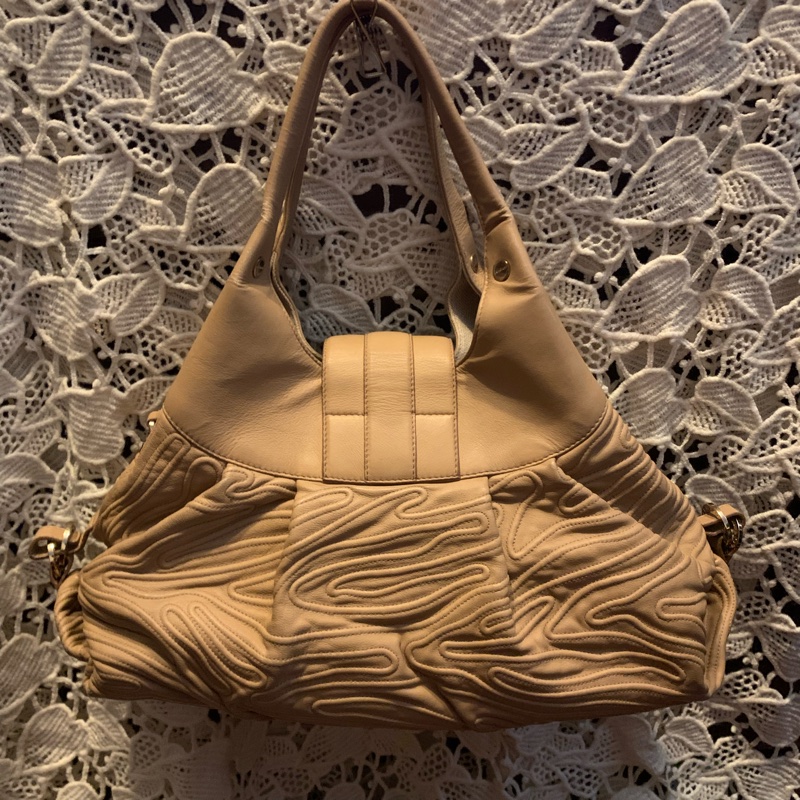 BVLGARI Chandra經典logo金屬扣環 駝色皮革手提包 肩背包-1