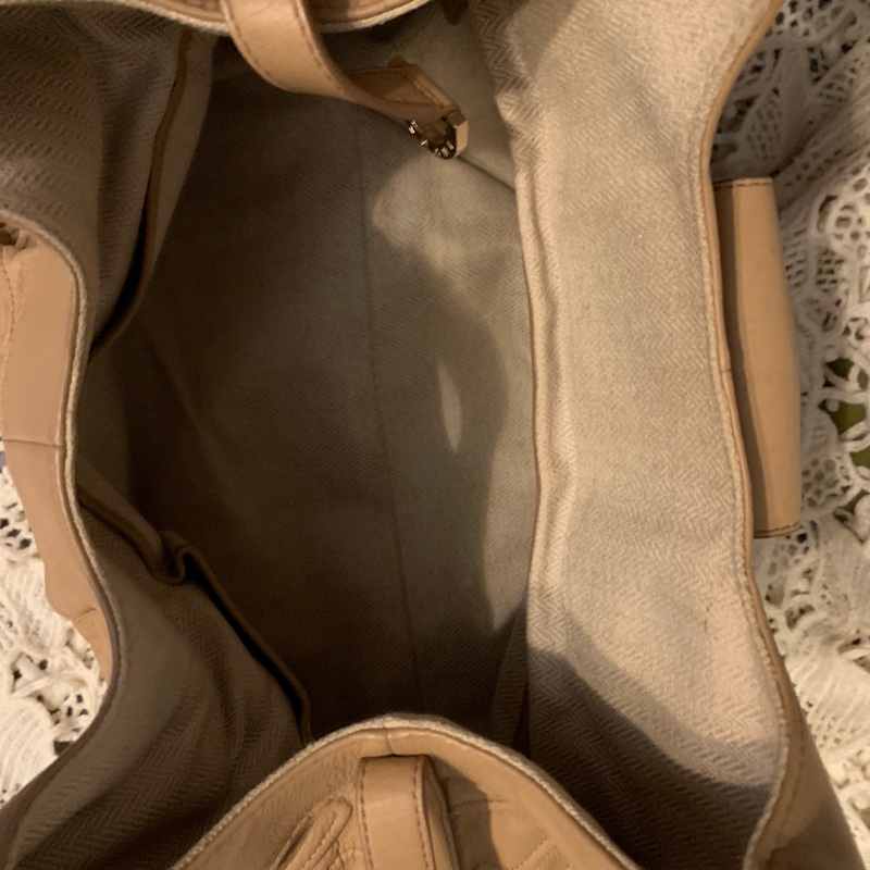 BVLGARI Chandra經典logo金屬扣環 駝色皮革手提包 肩背包-12