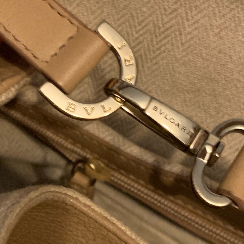 BVLGARI Chandra經典logo金屬扣環 駝色皮革手提包 肩背包-19