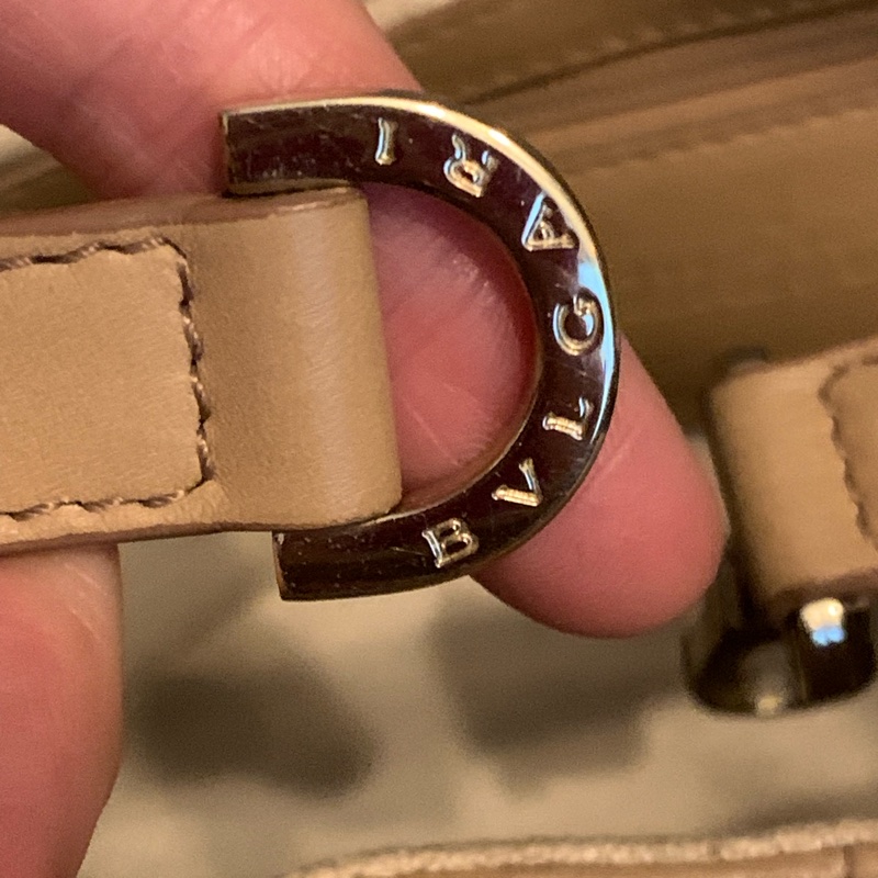 BVLGARI Chandra經典logo金屬扣環 駝色皮革手提包 肩背包-20