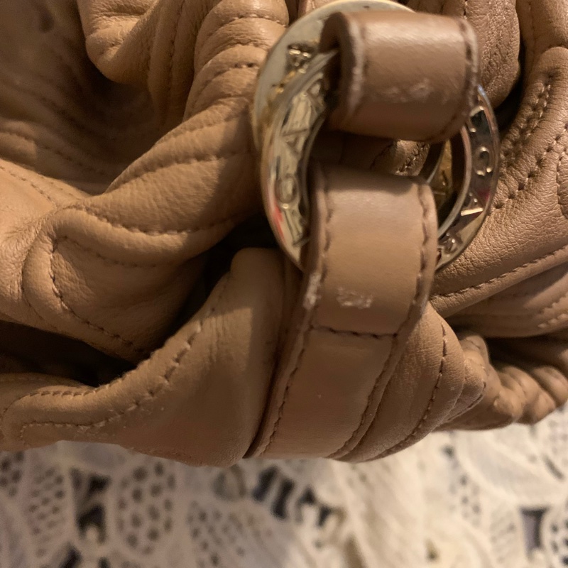 BVLGARI Chandra經典logo金屬扣環 駝色皮革手提包 肩背包-34