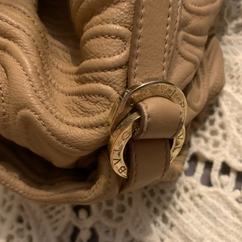 BVLGARI Chandra經典logo金屬扣環 駝色皮革手提包 肩背包-36