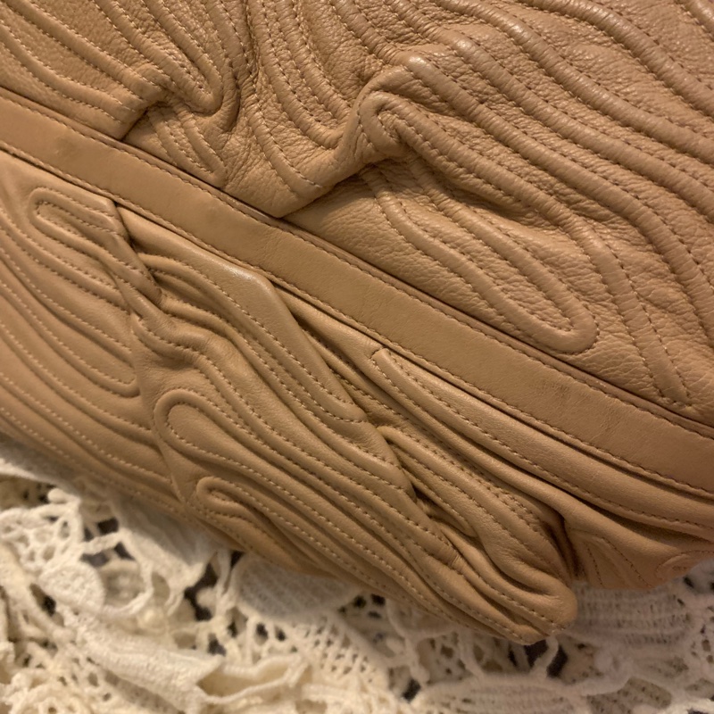 BVLGARI Chandra經典logo金屬扣環 駝色皮革手提包 肩背包-37