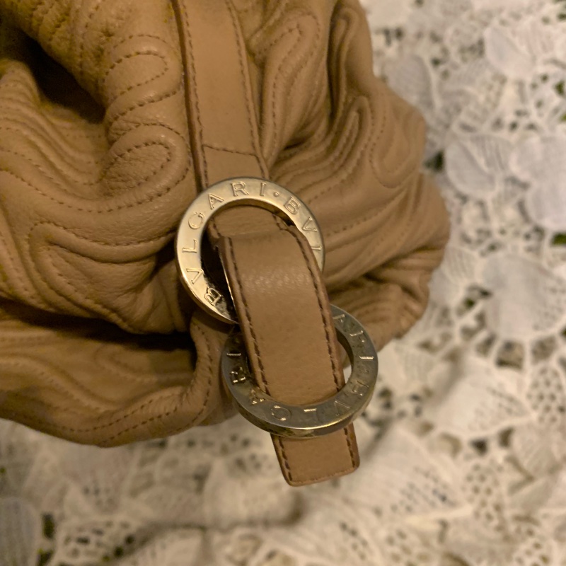 BVLGARI Chandra經典logo金屬扣環 駝色皮革手提包 肩背包-43