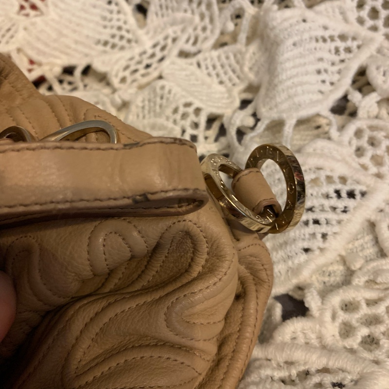 BVLGARI Chandra經典logo金屬扣環 駝色皮革手提包 肩背包-44