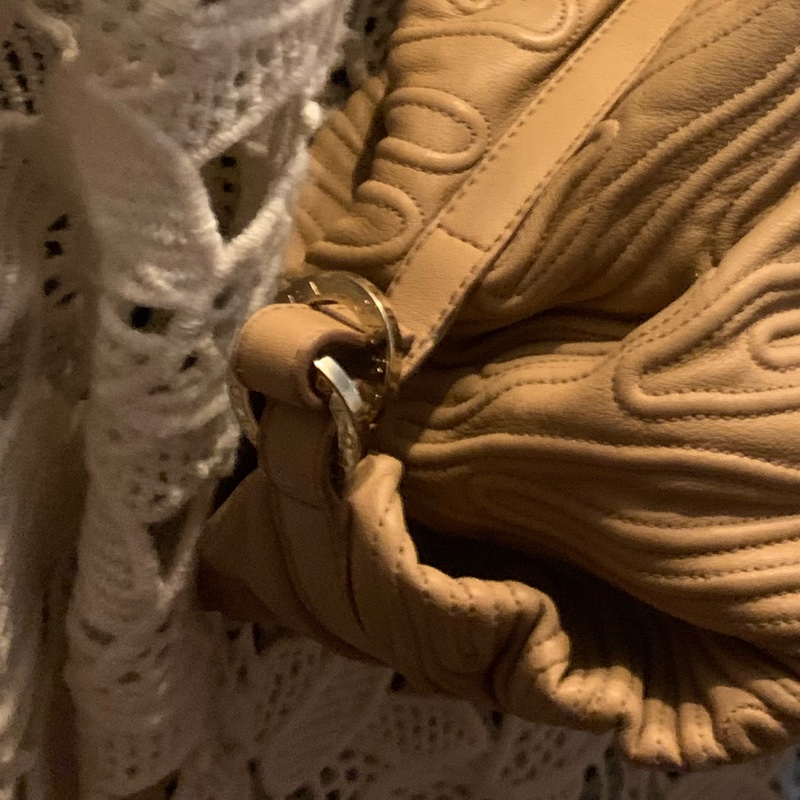 BVLGARI Chandra經典logo金屬扣環 駝色皮革手提包 肩背包-51