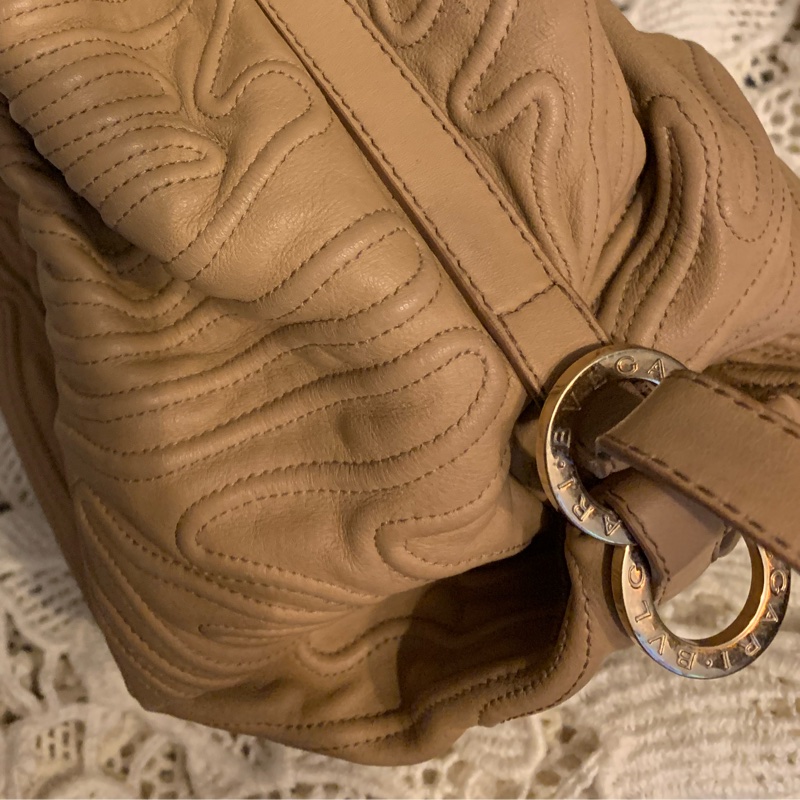 BVLGARI Chandra經典logo金屬扣環 駝色皮革手提包 肩背包-54