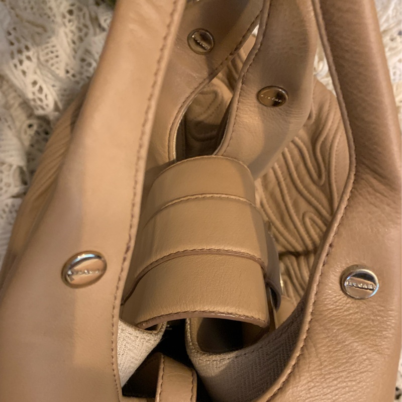 BVLGARI Chandra經典logo金屬扣環 駝色皮革手提包 肩背包-55