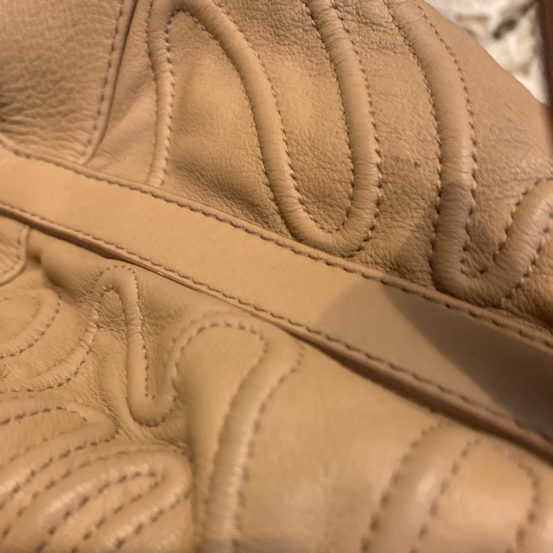 BVLGARI Chandra經典logo金屬扣環 駝色皮革手提包 肩背包-60