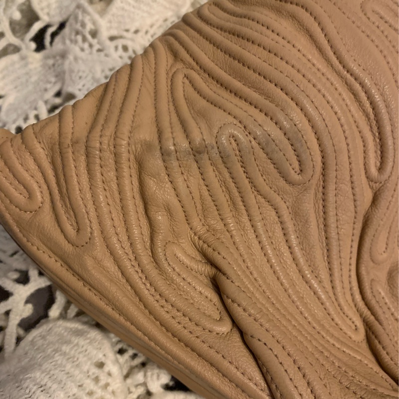 BVLGARI Chandra經典logo金屬扣環 駝色皮革手提包 肩背包-62