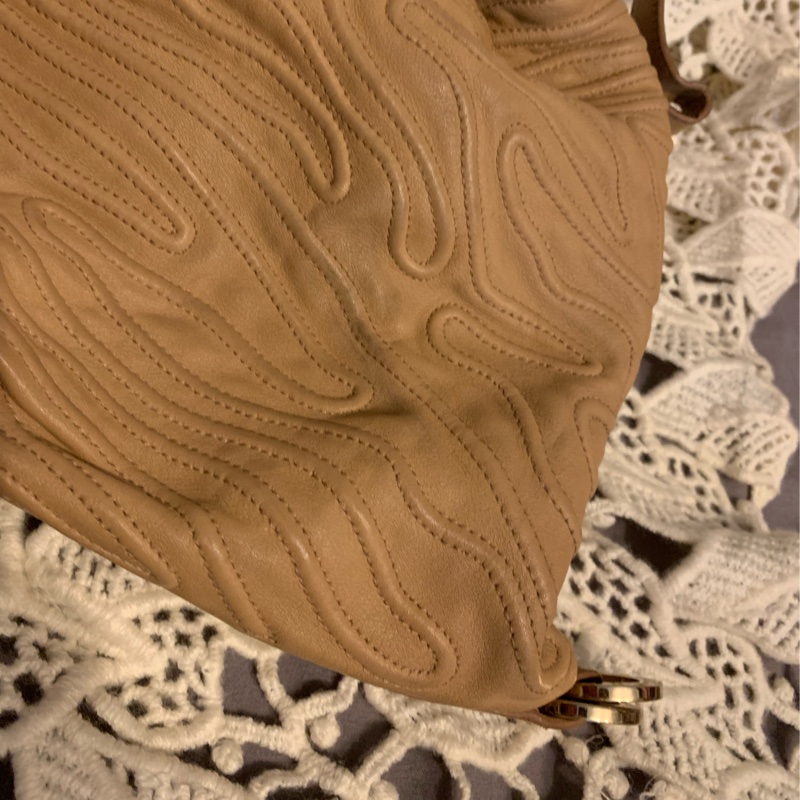 BVLGARI Chandra經典logo金屬扣環 駝色皮革手提包 肩背包-63