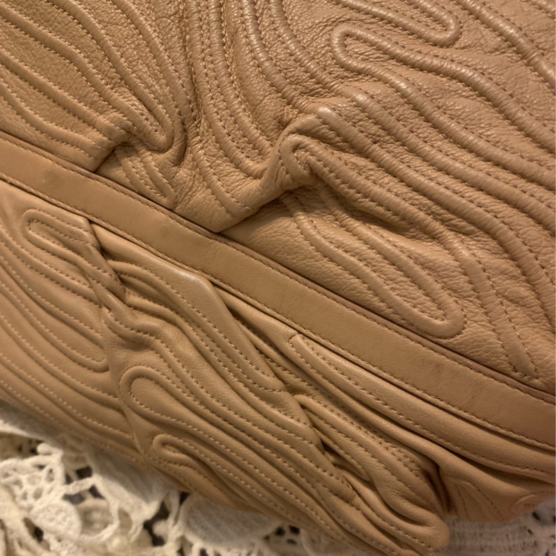 BVLGARI Chandra經典logo金屬扣環 駝色皮革手提包 肩背包-64