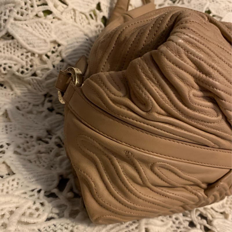 BVLGARI Chandra經典logo金屬扣環 駝色皮革手提包 肩背包-66