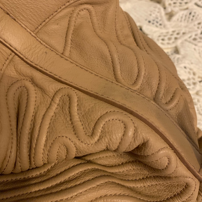 BVLGARI Chandra經典logo金屬扣環 駝色皮革手提包 肩背包-67