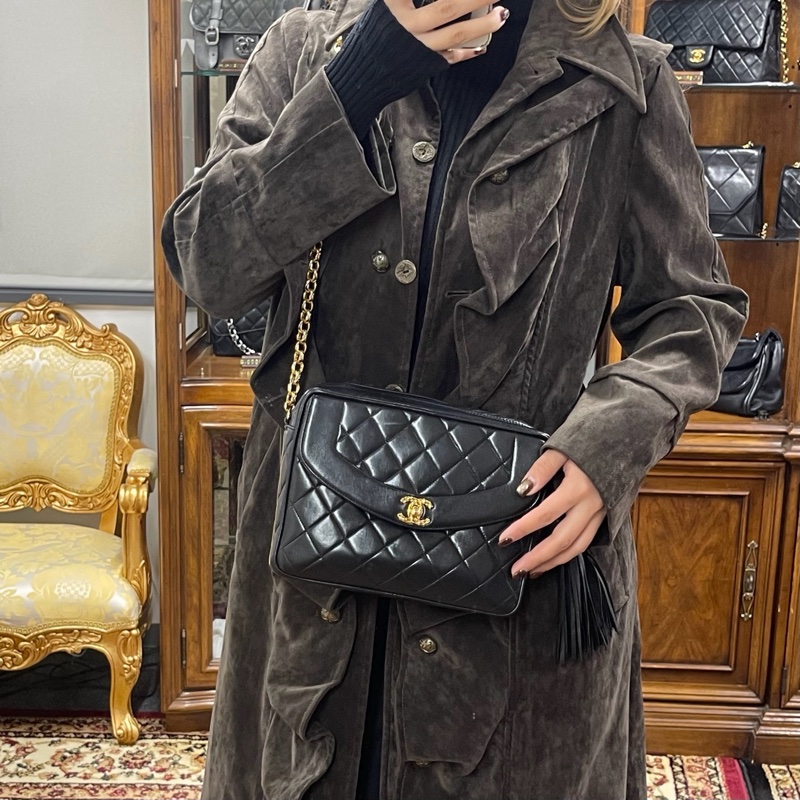 「JL精品代購」9新 香奈兒黑金羊黛妃金球流蘇相機雕花鏈條包-2