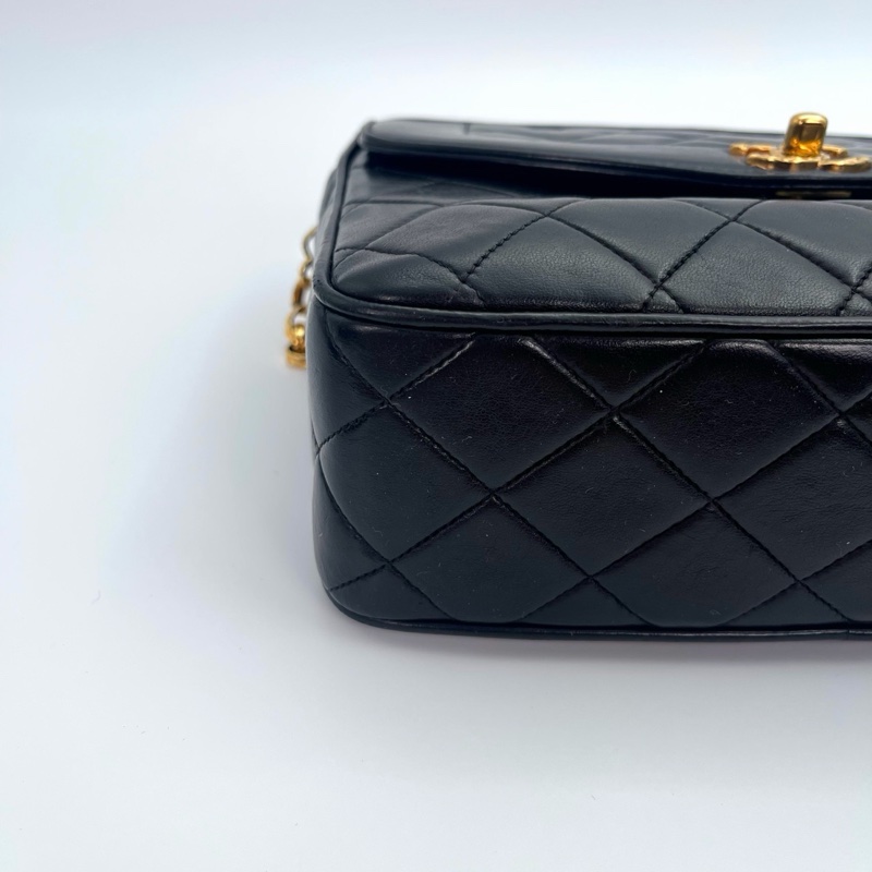 「JL精品代購」9新 香奈兒黑金羊黛妃金球流蘇相機雕花鏈條包-7