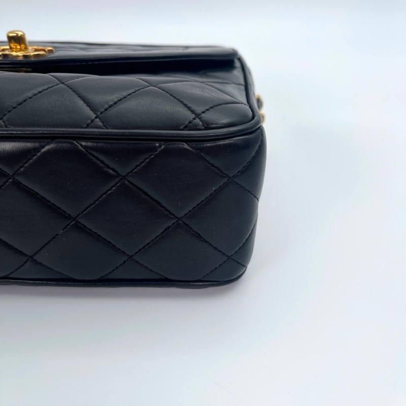 「JL精品代購」9新 香奈兒黑金羊黛妃金球流蘇相機雕花鏈條包-8