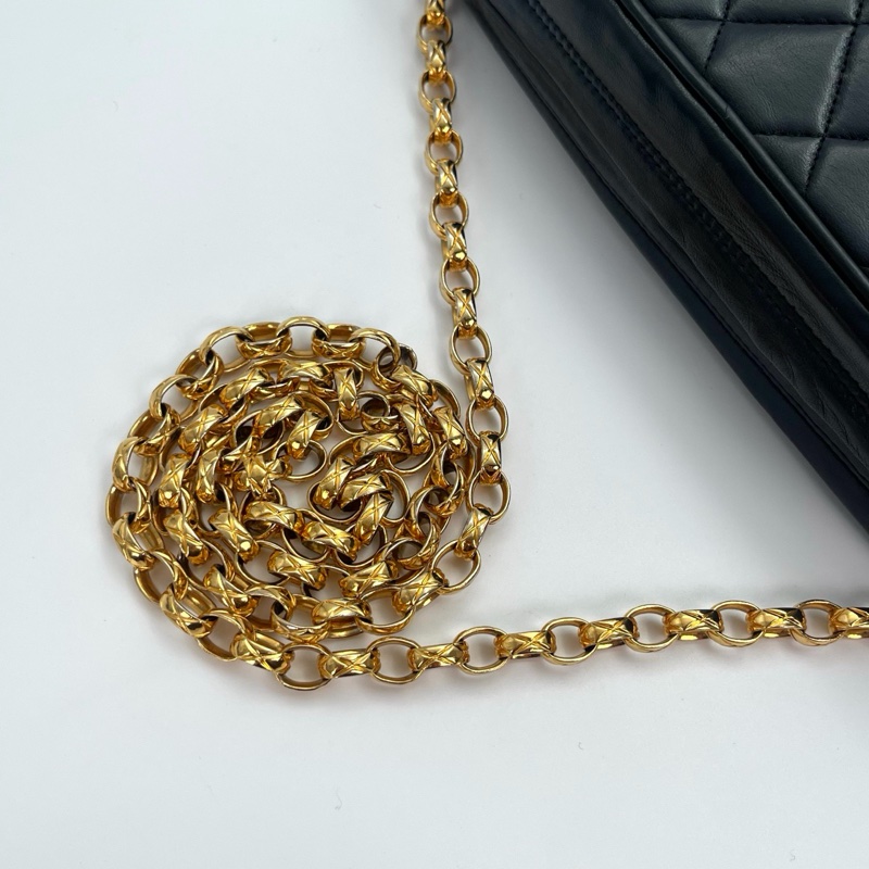 「JL精品代購」9新 香奈兒黑金羊黛妃金球流蘇相機雕花鏈條包-12