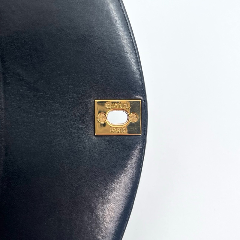 「JL精品代購」9新 香奈兒黑金羊黛妃金球流蘇相機雕花鏈條包-15