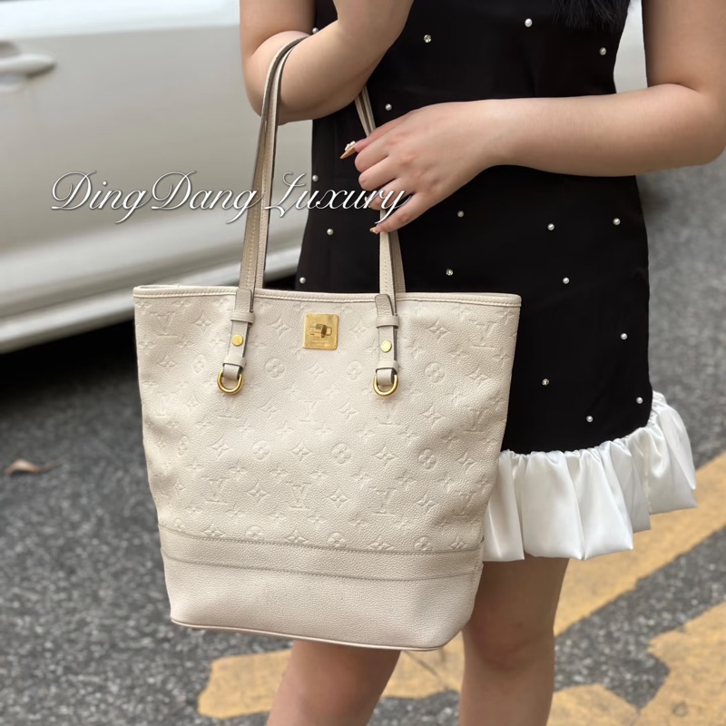 Louis Vuitton • 奶昔白全皮壓紋托特包-2