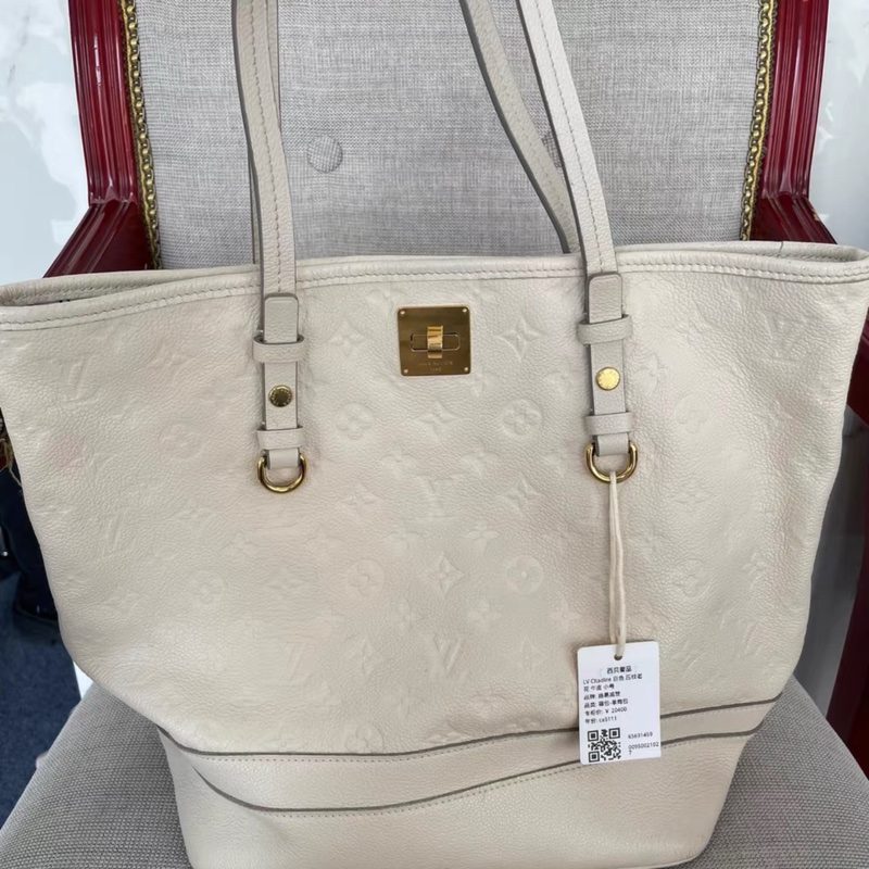 Louis Vuitton • 奶昔白全皮壓紋托特包-3