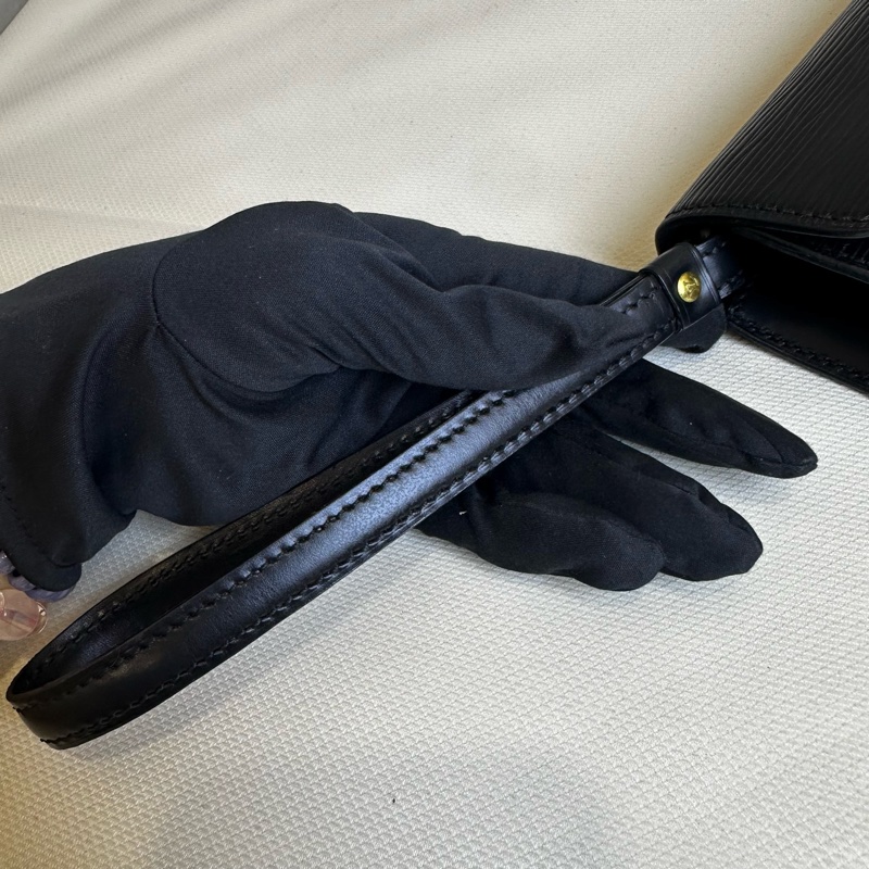 Louis Vuitton Epi手拿包-17