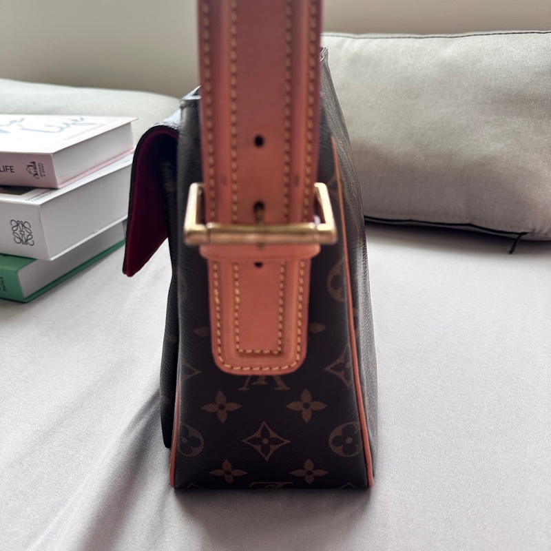 ✨1萬9帶走✨成色超好LV路易威登 經典駱駝腋下單肩包-4