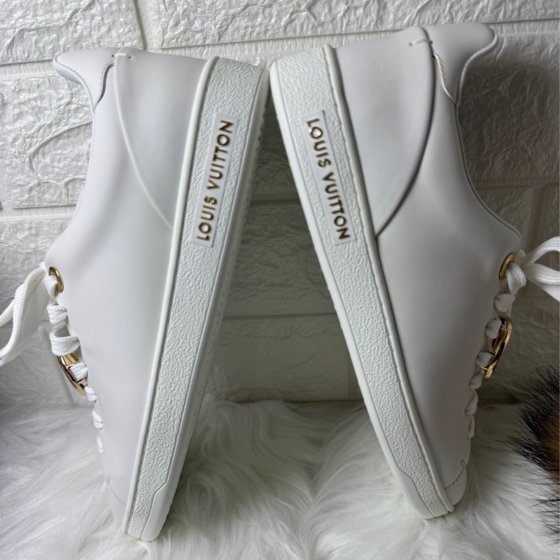 Lv精典小白鞋35.5-8