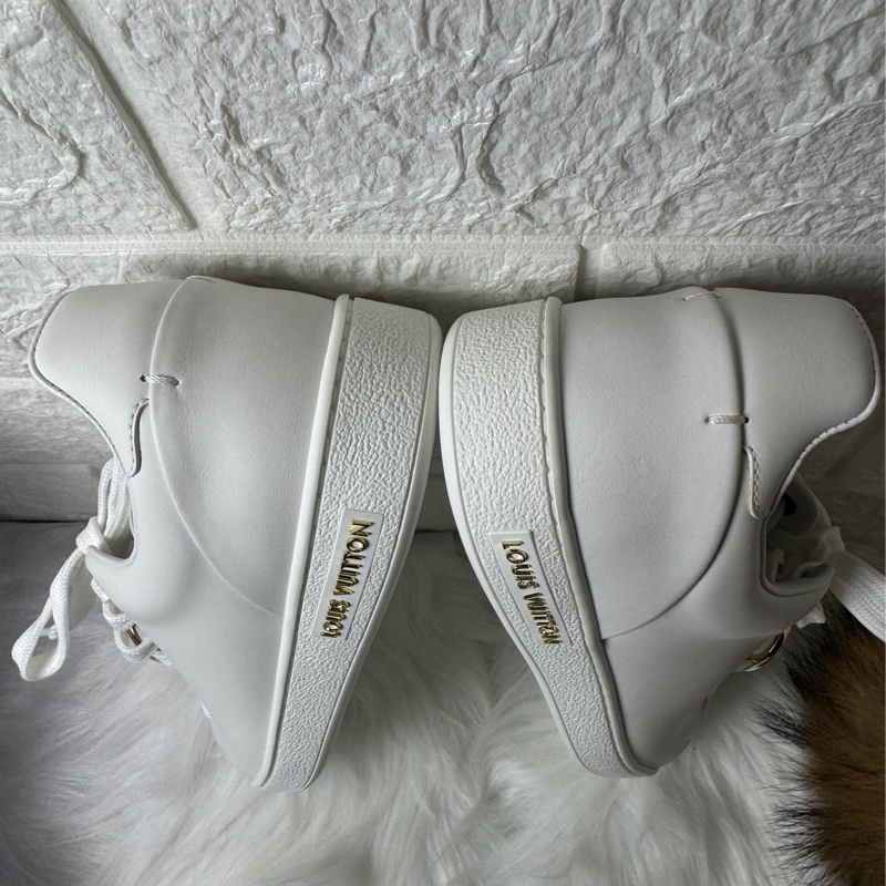 Lv精典小白鞋35.5-9