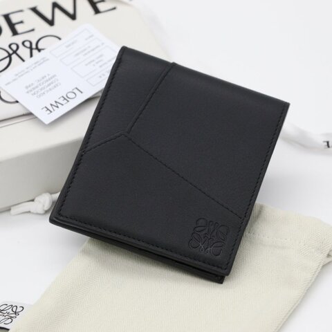 【超新閒置品♥️櫃上 20,000】Loewe 羅威 黑色牛皮 經典拼接 兩折短夾 （8卡位+2鈔票位）
