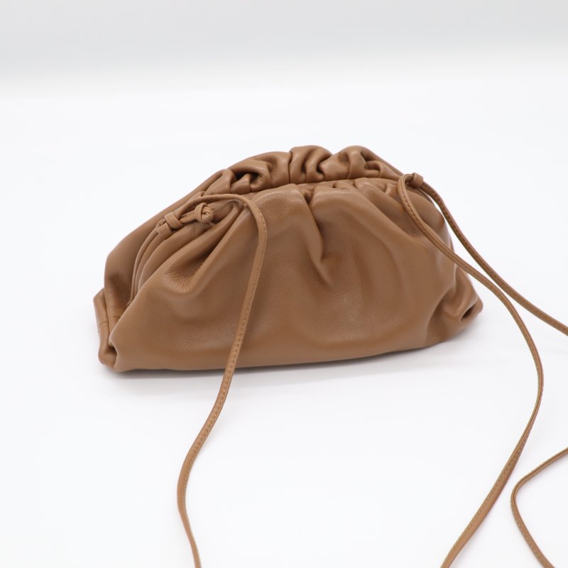 Bottega Veneta 寶緹嘉 牛奶焦糖 棕色 牛皮 雲朵包 斜挎包 手拿包-1