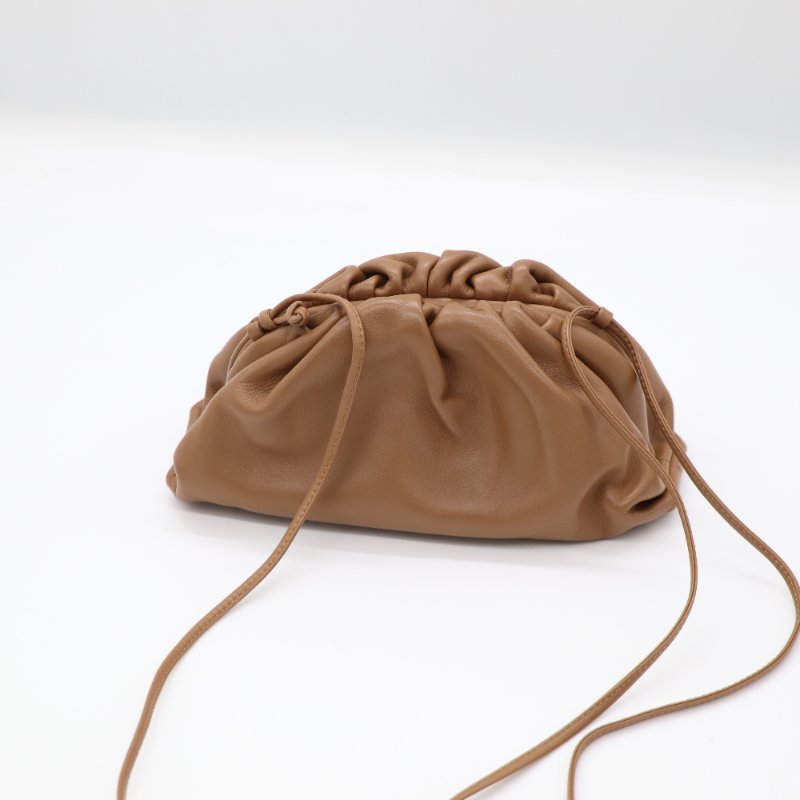 Bottega Veneta 寶緹嘉 牛奶焦糖 棕色 牛皮 雲朵包 斜挎包 手拿包-2